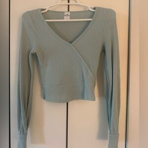 Green cropped Super soft Hollister brand V neck sweater